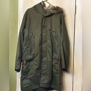Paul Smith men’s olive green 3/4 length coat with brown leather trim. Size small